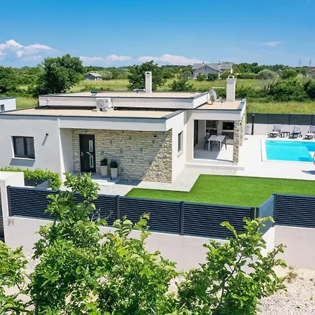 Villa Rose Nin